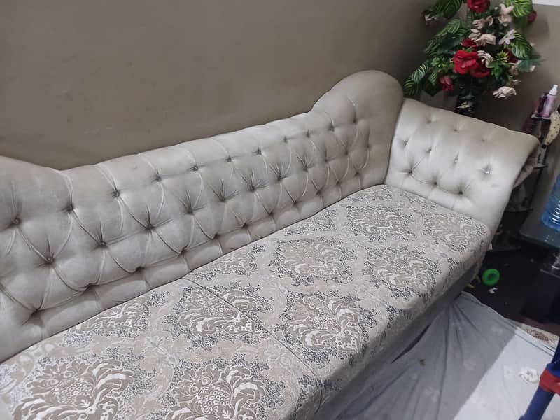 best quality clean sofas and table 0
