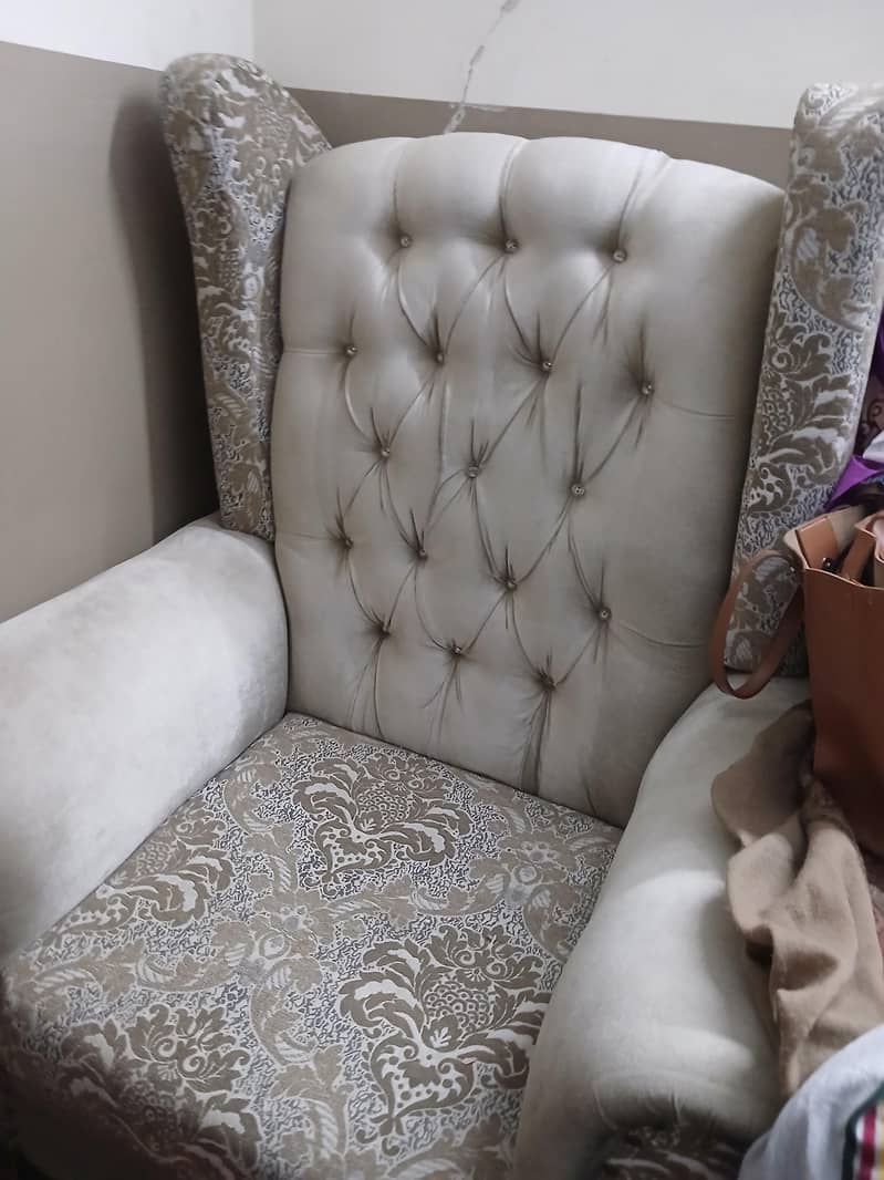 best quality clean sofas and table 4