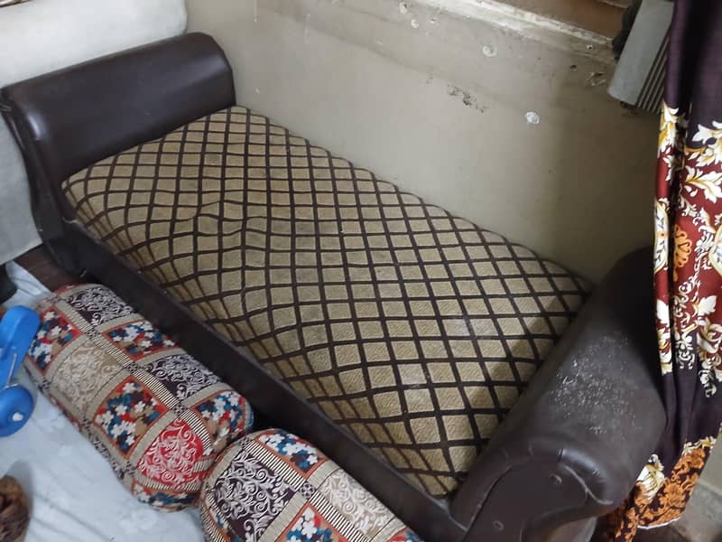 best quality clean sofas and table 5