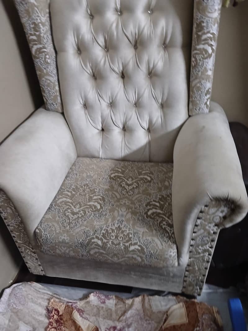 best quality clean sofas and table 6