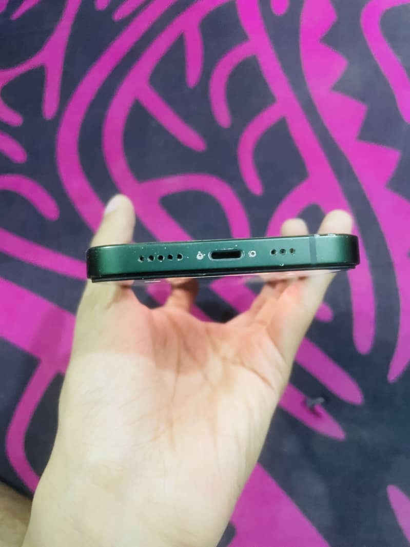 Apple iPhone 13 2