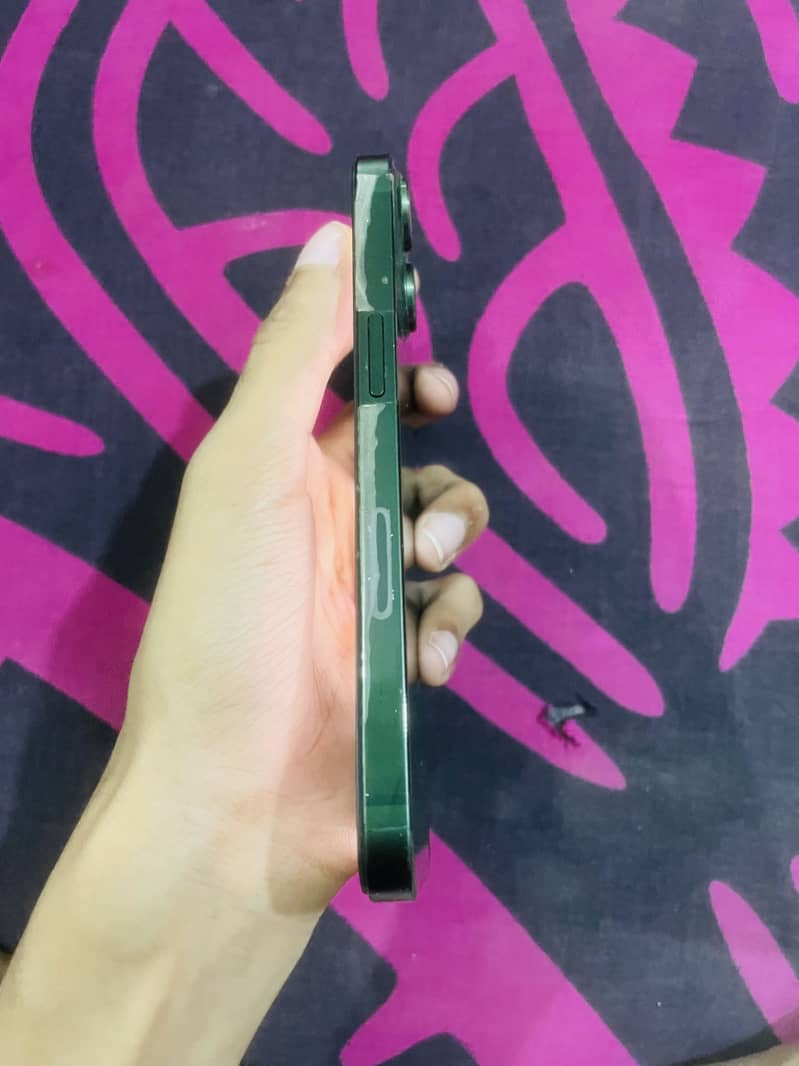 Apple iPhone 13 4