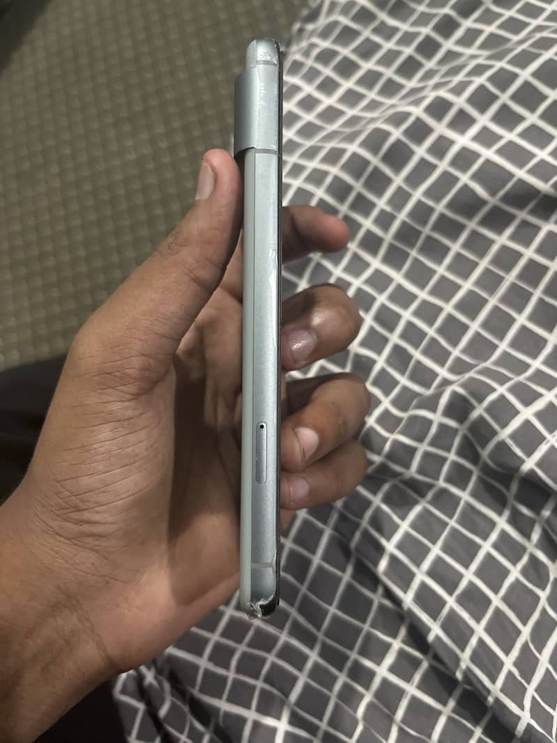 Google Pixel 8 4