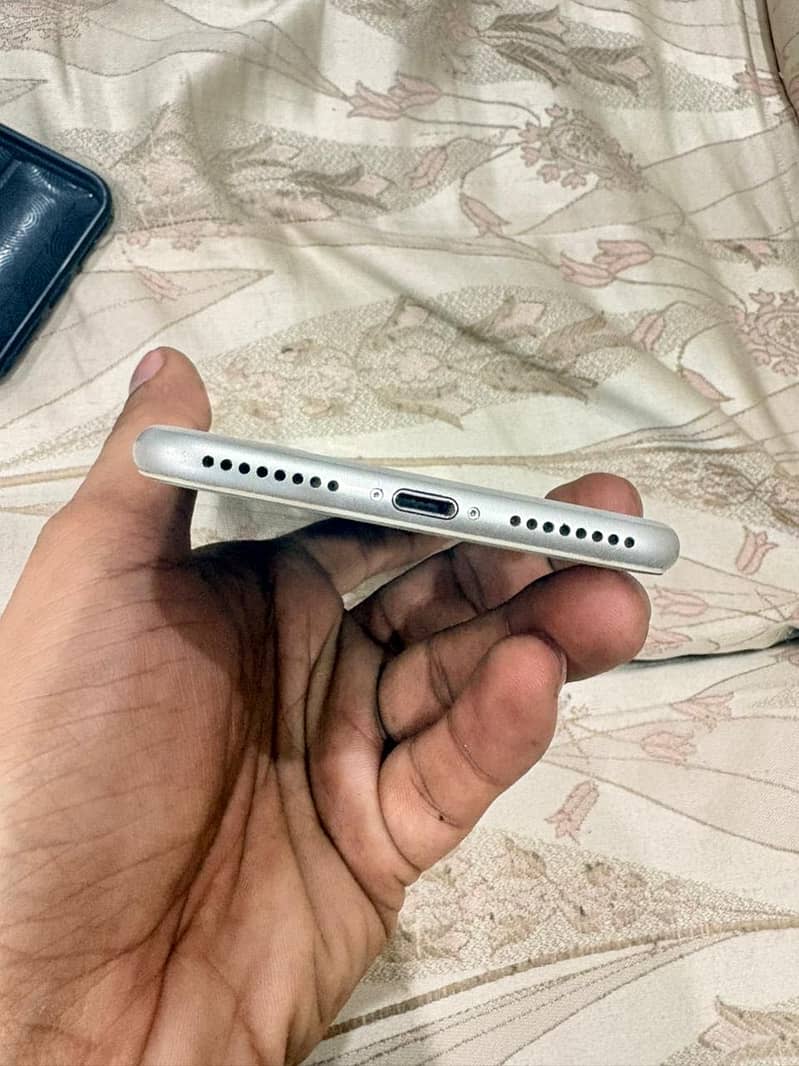 Apple iPhone 7 Plus 2