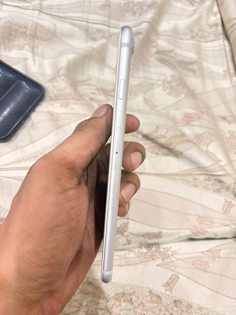 Apple iPhone 7 Plus 3