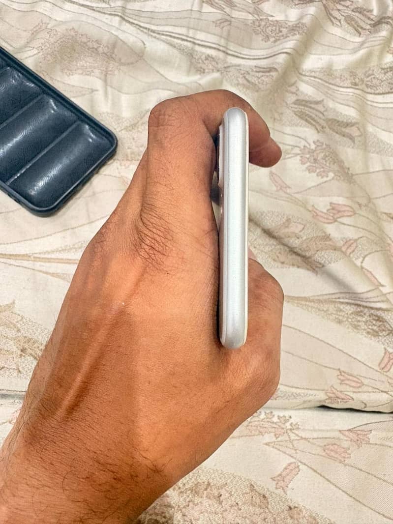 Apple iPhone 7 Plus 5