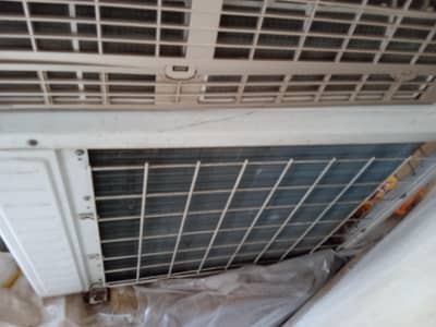 dawalnce 1.5 Ton energy saver excellent condition all oky