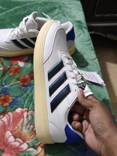 Original Adidas Courtblock JQ8218 - Size 11