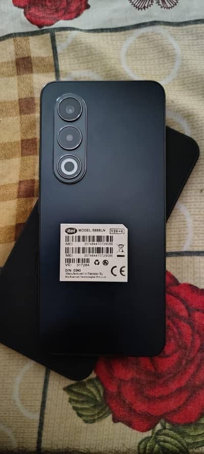 itel s25 6 / 128 AMOLED display & 18w charger indisply finger