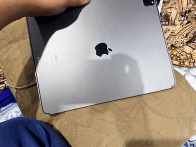 iPad Pro m1 13 inch  sim variant