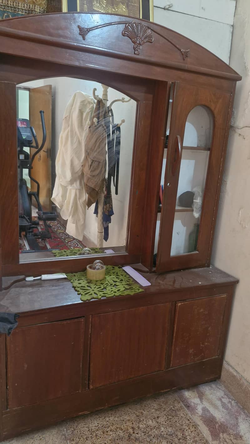 Used dressing table 0
