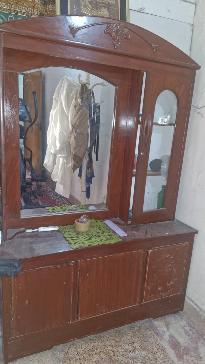 Used dressing table 1