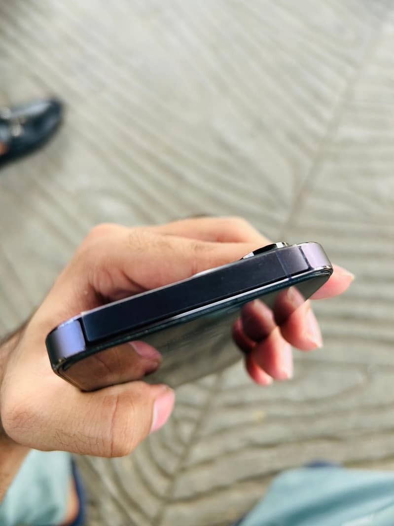 Apple iPhone 14 Pro 1