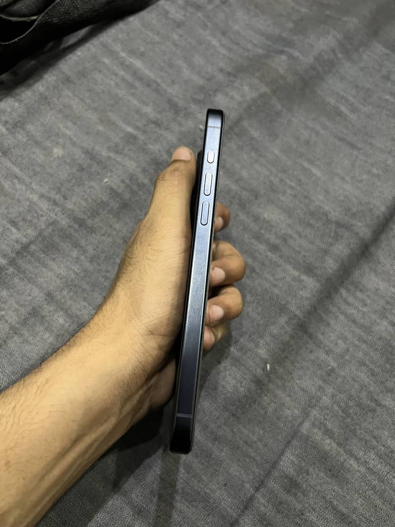 iPhone 15 Pro Max 2