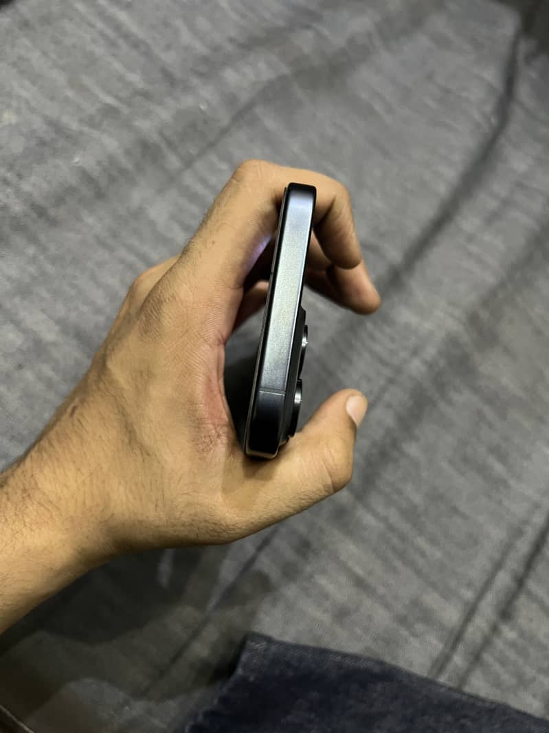 iPhone 15 Pro Max 3