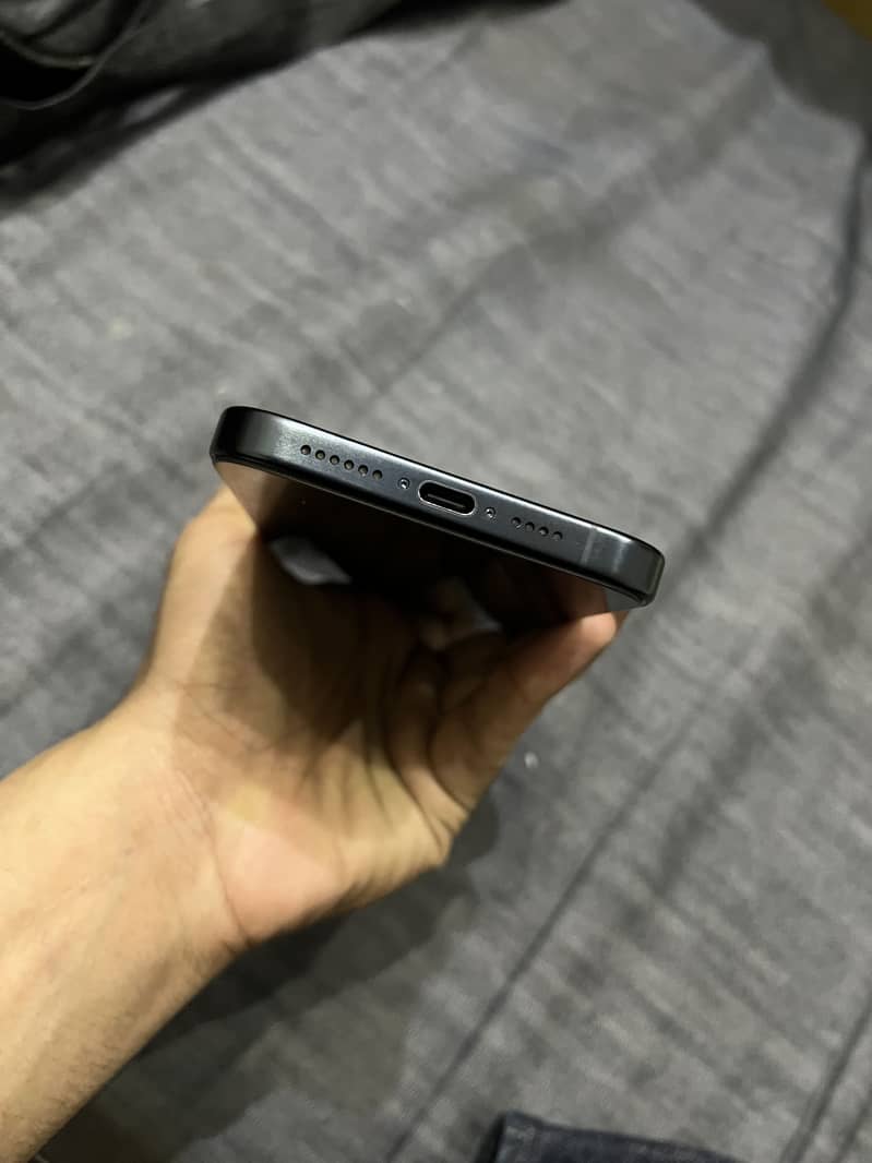 iPhone 15 Pro Max 5