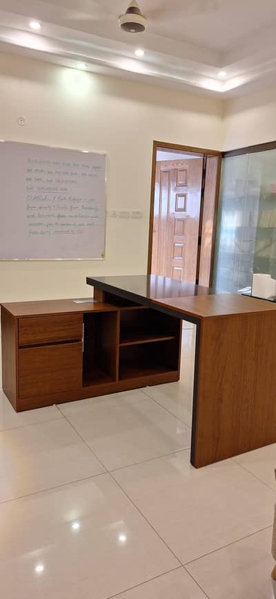 Kenwood L-Shaped Executive Desk (Excellent Condition)