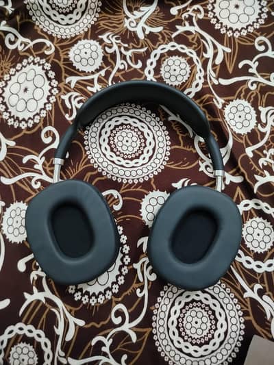 p9 headphones urgent sale condition 9by10