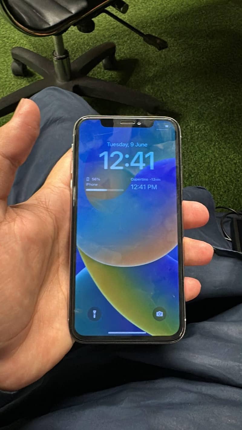 Apple iPhone X 4