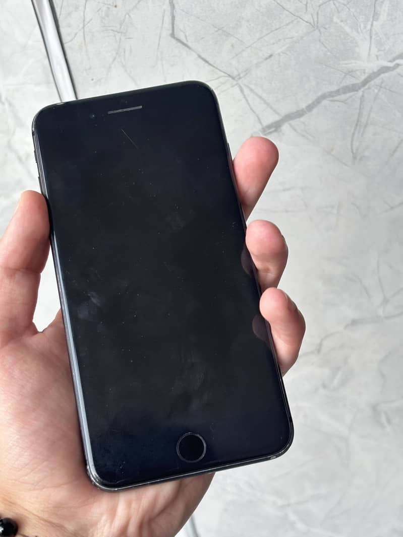 Apple iPhone 8 Plus 1