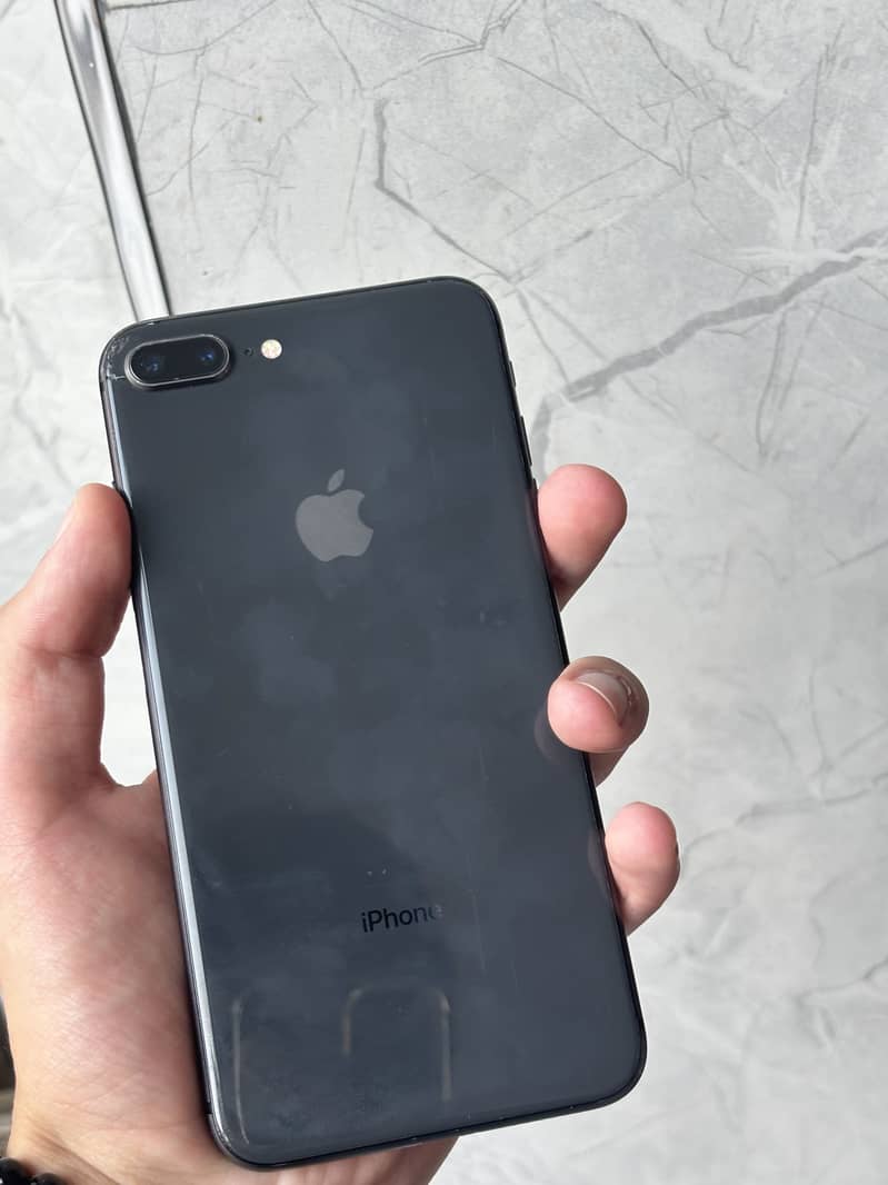 Apple iPhone 8 Plus 2