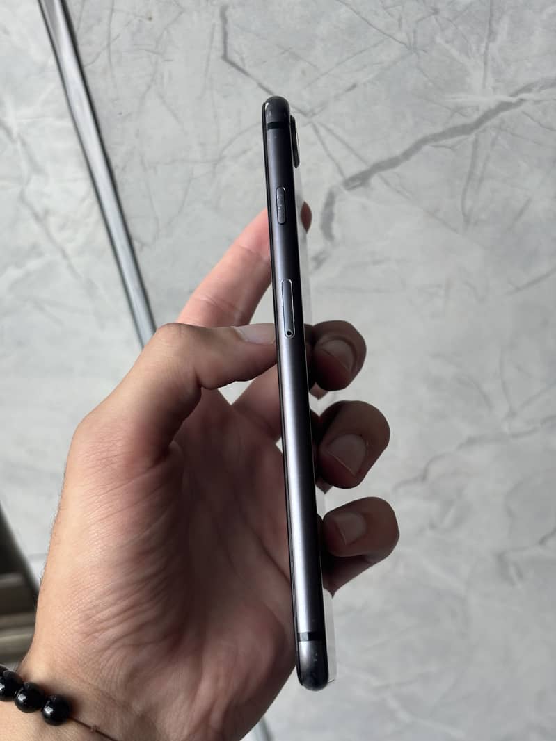 Apple iPhone 8 Plus 3