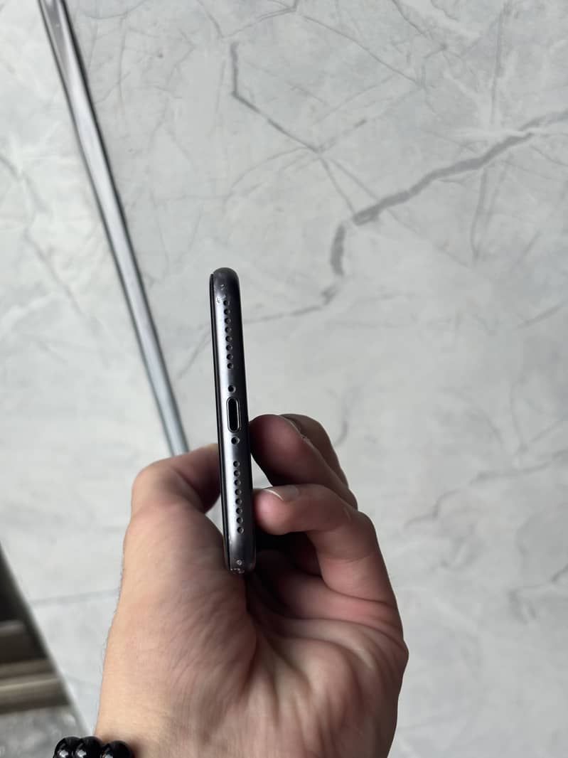 Apple iPhone 8 Plus 4
