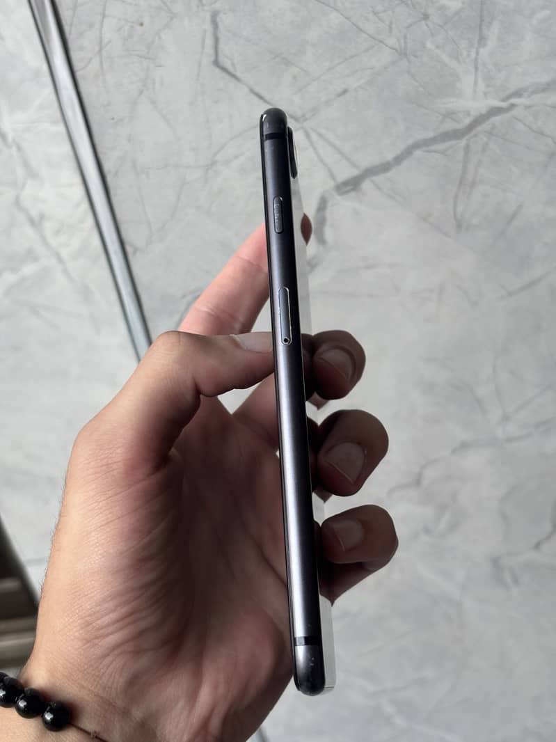 Apple iPhone 8 Plus 5