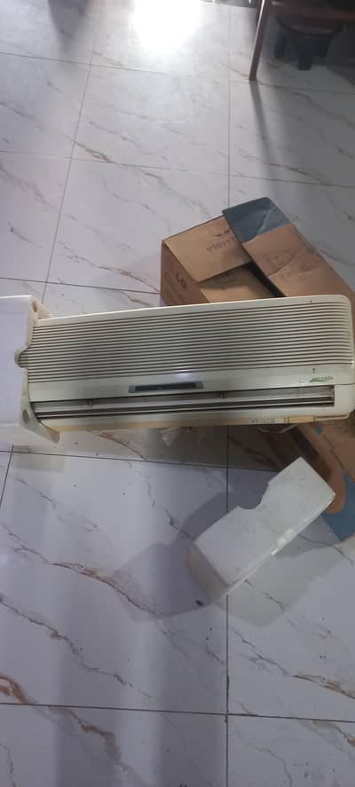 LG 1 ton split Ac