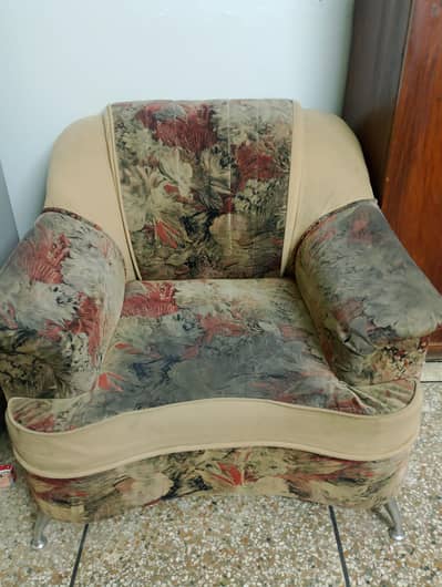 2 Sofa Seats for urgent sale in good condition