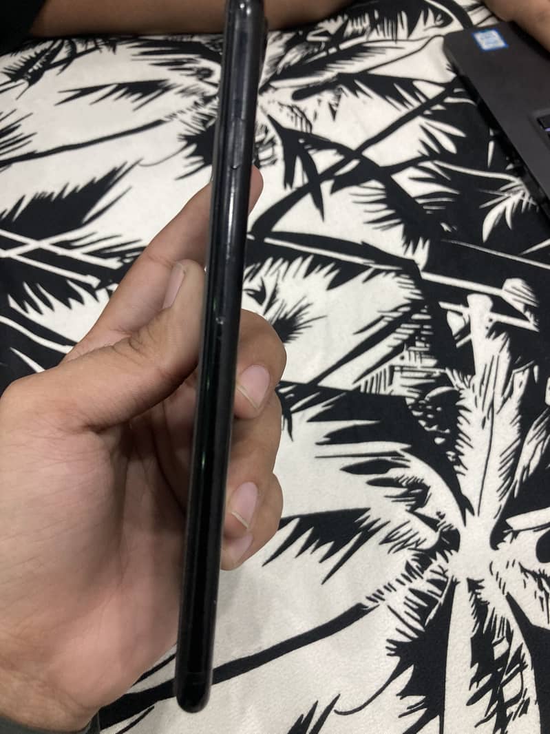 Apple iPhone 7 Plus 0