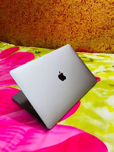 MacBook Pro 19