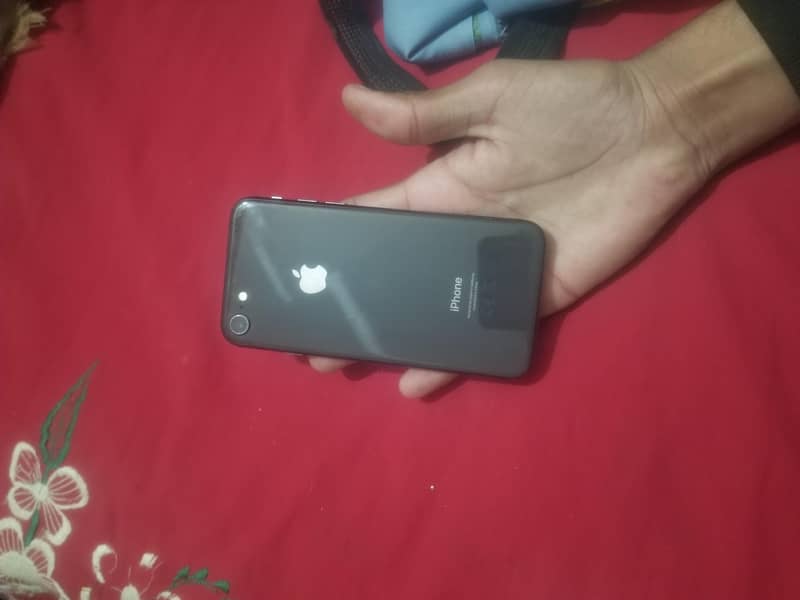 Apple iPhone 8 1