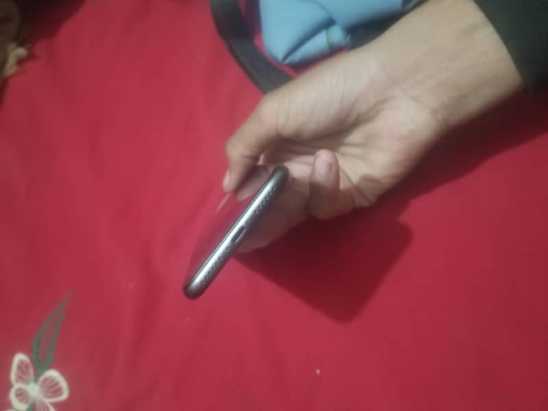 Apple iPhone 8 3