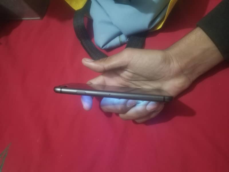 Apple iPhone 8 4