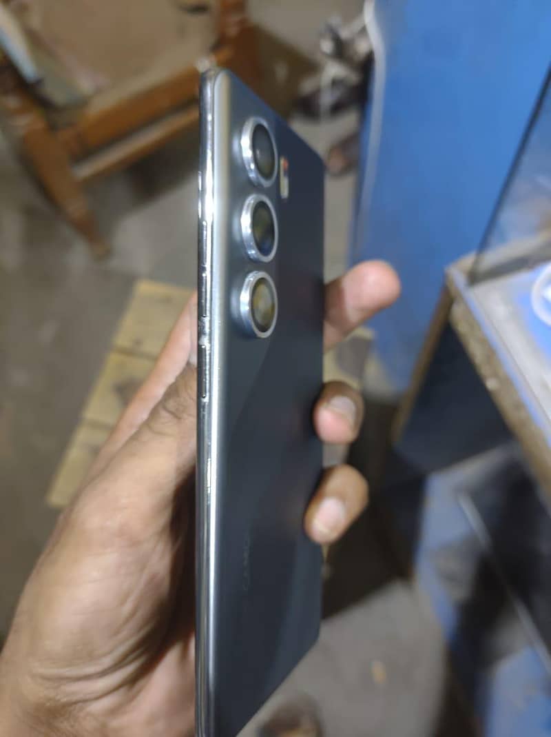 Tecno CAMON 40 Pro 4
