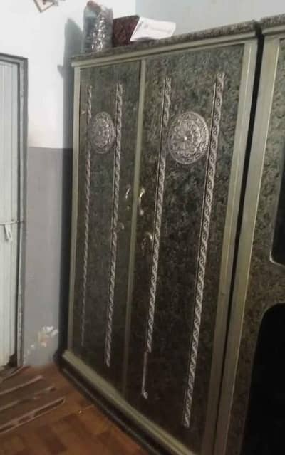 iron almari dressing divider in liyaqatabad details parhe 03112984471