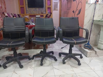 4 Revolving Chairs Good Condition