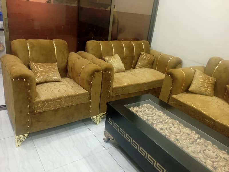 Elegant 5 seater sofa with centre table_ Modern  and comfortable 0