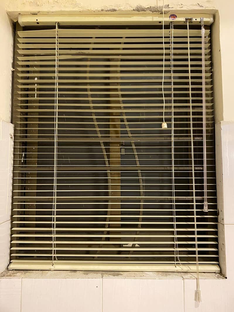 window blinds 0