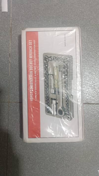 Aiwa 40 PCS Combination Socket Wrench Set. Complete Mechanical Tool Kit