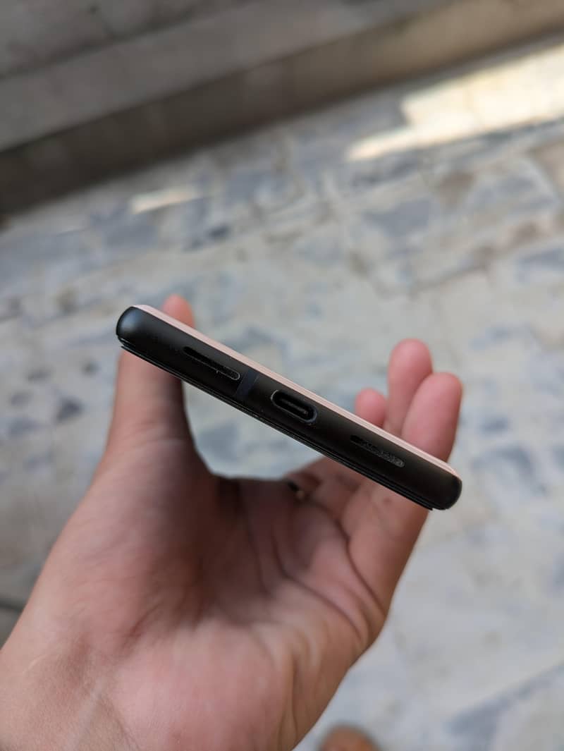 Google Pixel 6 4