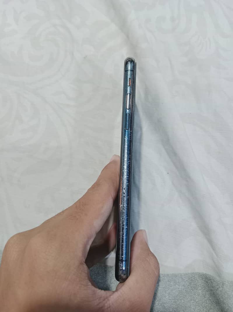 Apple iPhone X 0
