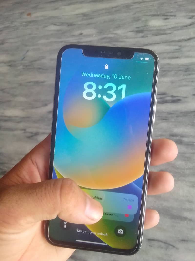 Apple iPhone X 4