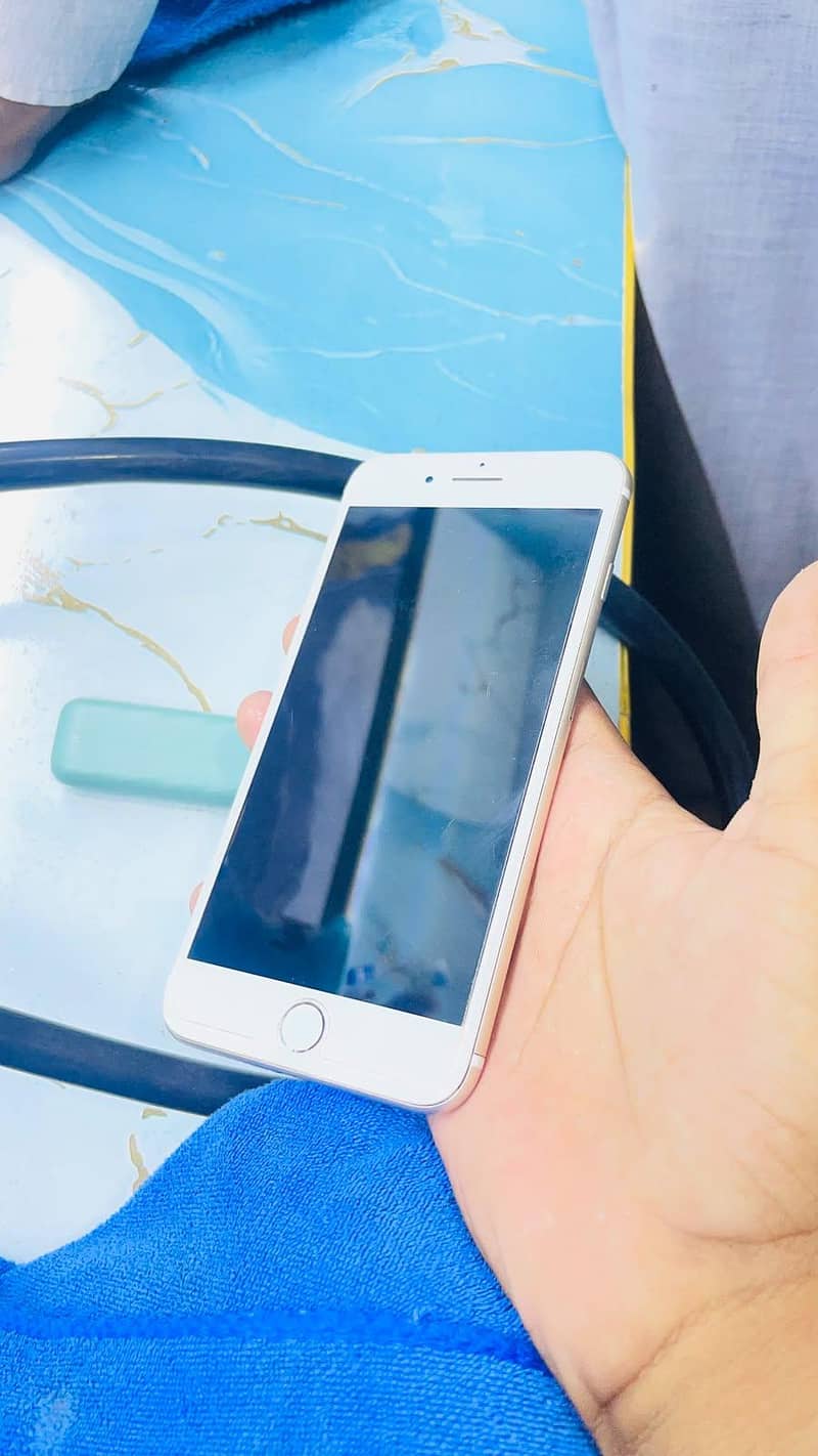 Apple iPhone 7 Plus 1