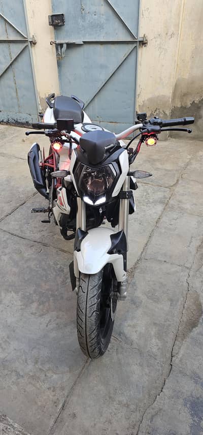 Benelli tnt 150i