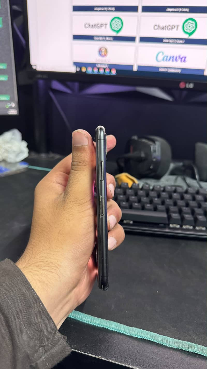Apple iPhone X 4