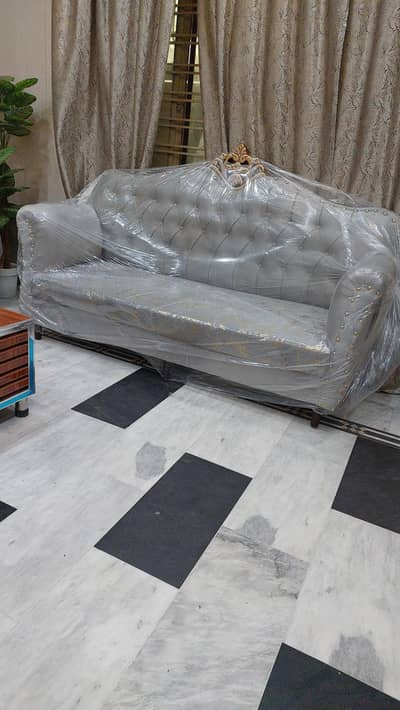 Sofa Set 5 seater brand new condition unique look