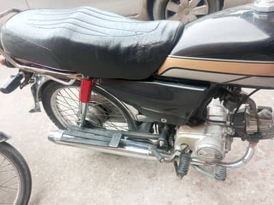 CD 70 motor bike available for Sale