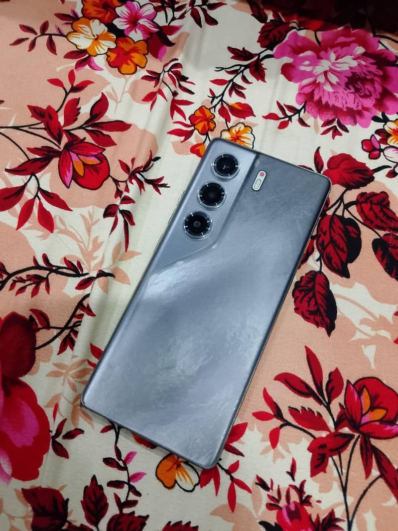 Tecno CAMON 40 Pro 0
